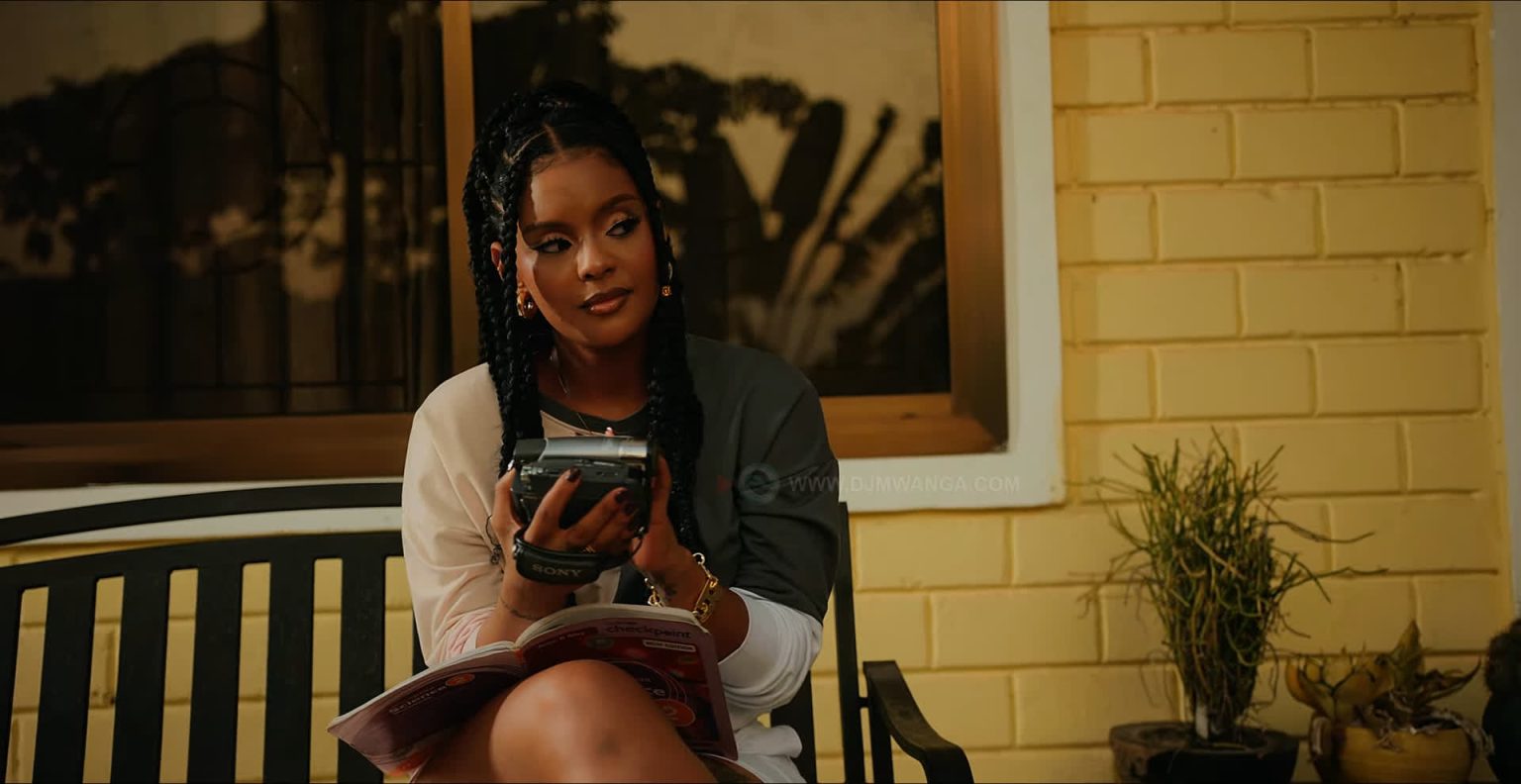 VIDEO : Mimi Mars – For You